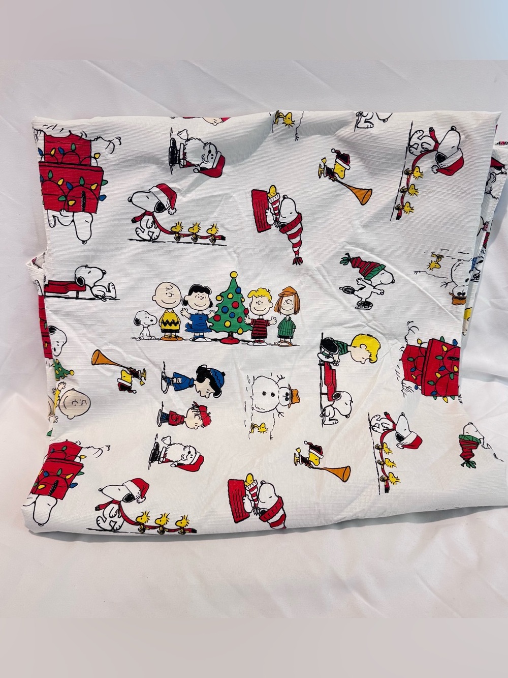 Vintage Snoopy Charlie Brown Peanuts Vinyl Table Cloth Round 70”